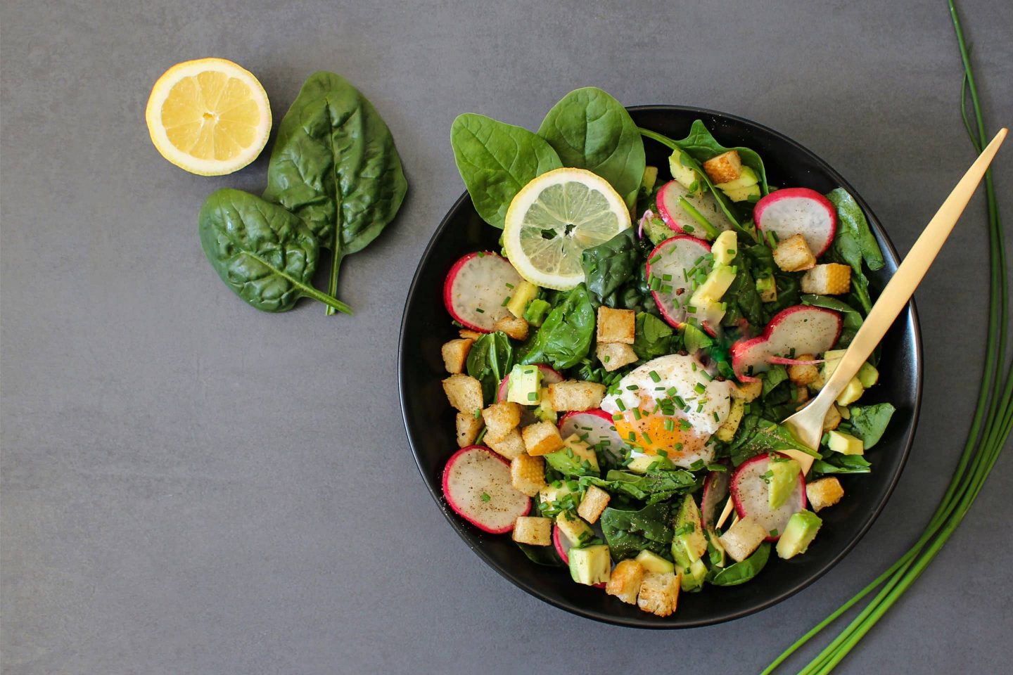 Frische Salat-Bowl mit Babyspinat - Rezept | Kotányi