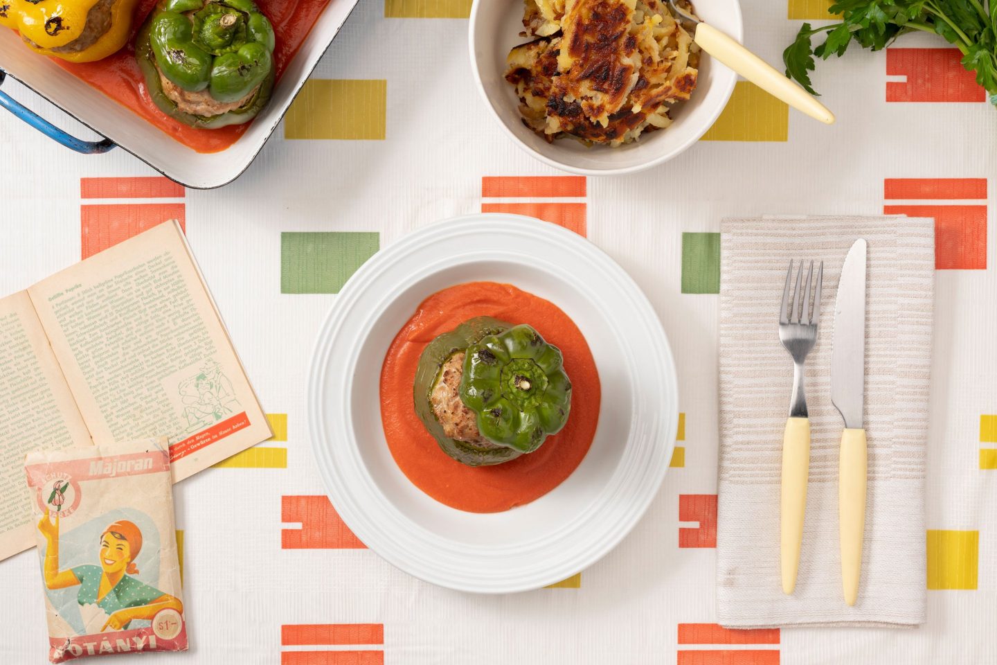 Gefüllte Paprika mit Beilage und Rezept