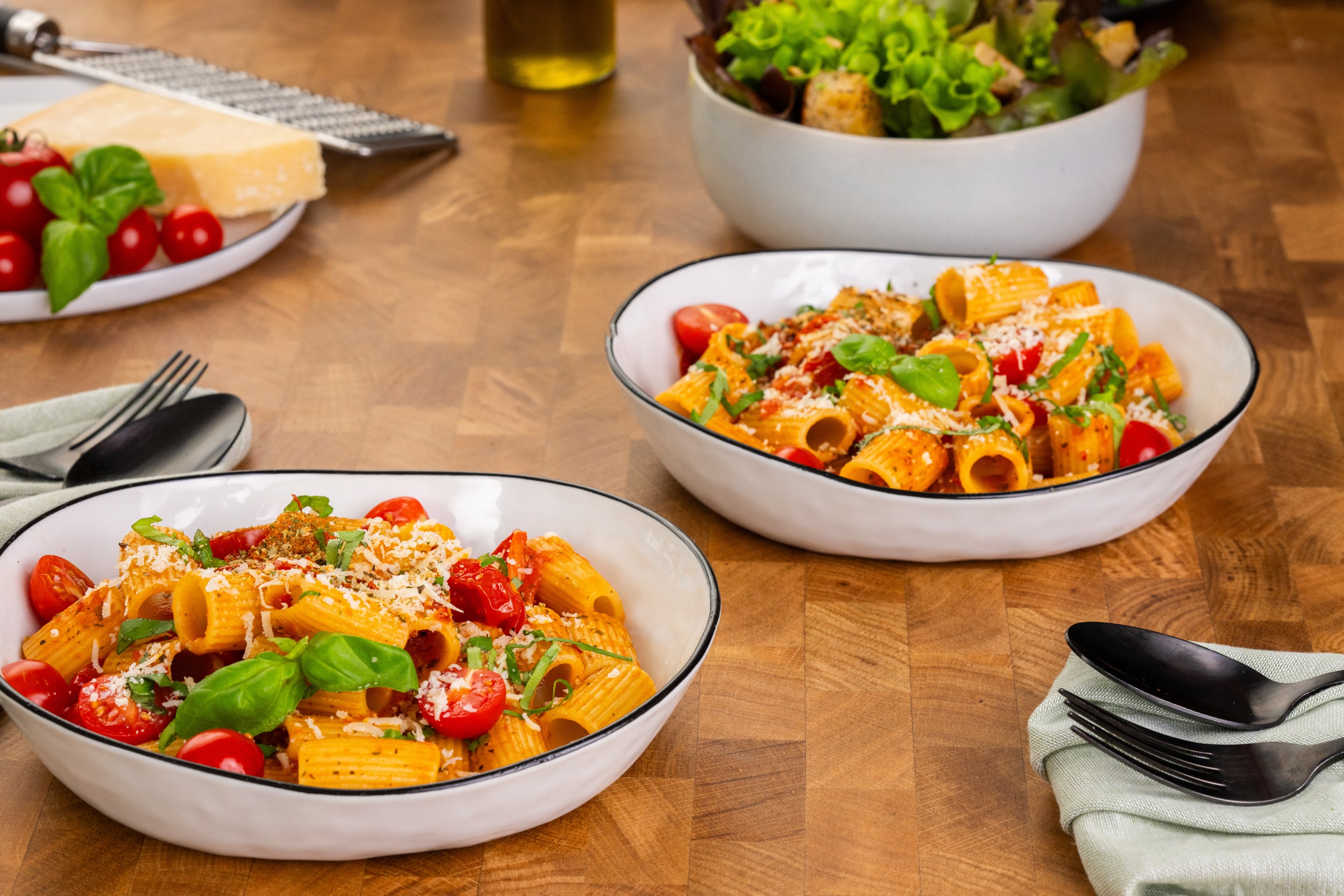 Italienische Pasta Mit Frischen Kirschtomaten Landing Page Min