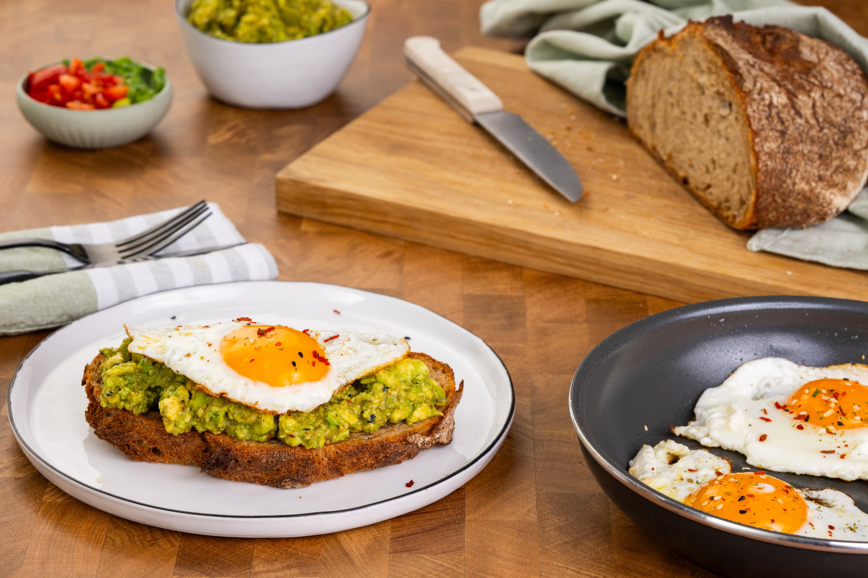 Röstbrot Mit Avocado Mash & Spiegelei Min